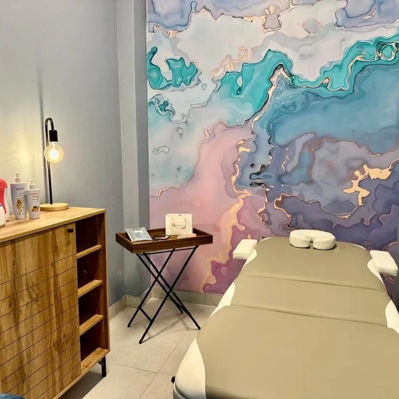 Turnkey nail salon business model